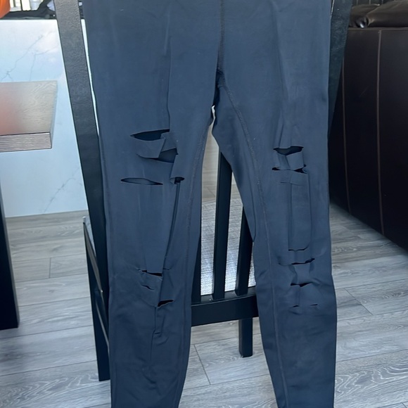 Zyia Black Slashed Luxe Leggings - Size 0 - Picture 4 of 4